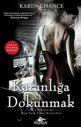 Cover of Karanliga Dokunmak - Cassie Palmer Serisi 1. Kitap