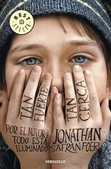 Cover of Tan fuerte, tan cerca