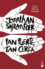 Cover of Tan fuerte, tan cerca